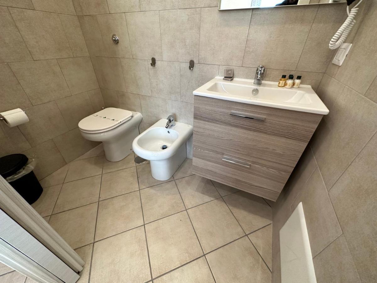 B&B Off Rooms And Relax Napoli Ngoại thất bức ảnh