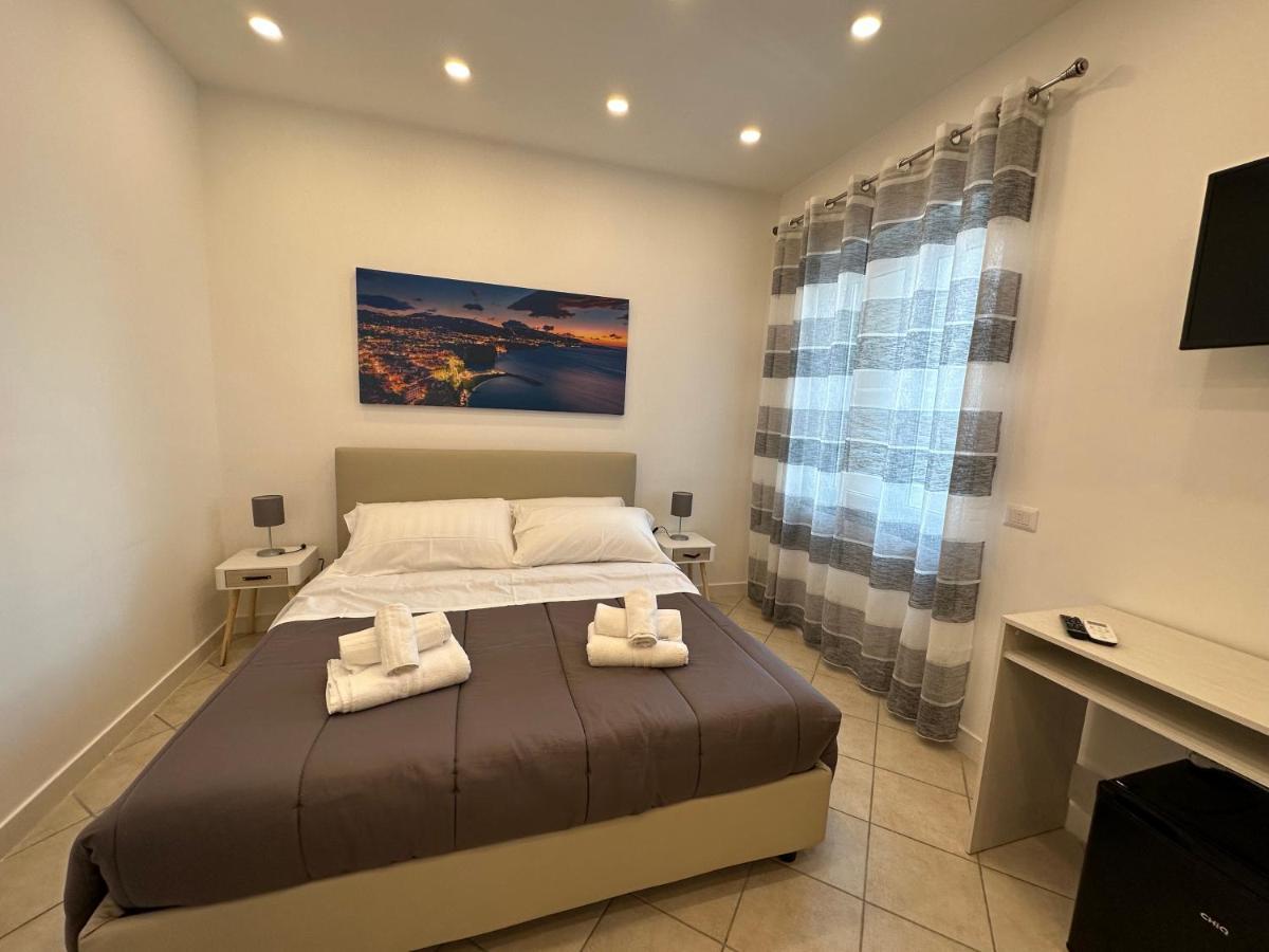 B&B Off Rooms And Relax Napoli Ngoại thất bức ảnh
