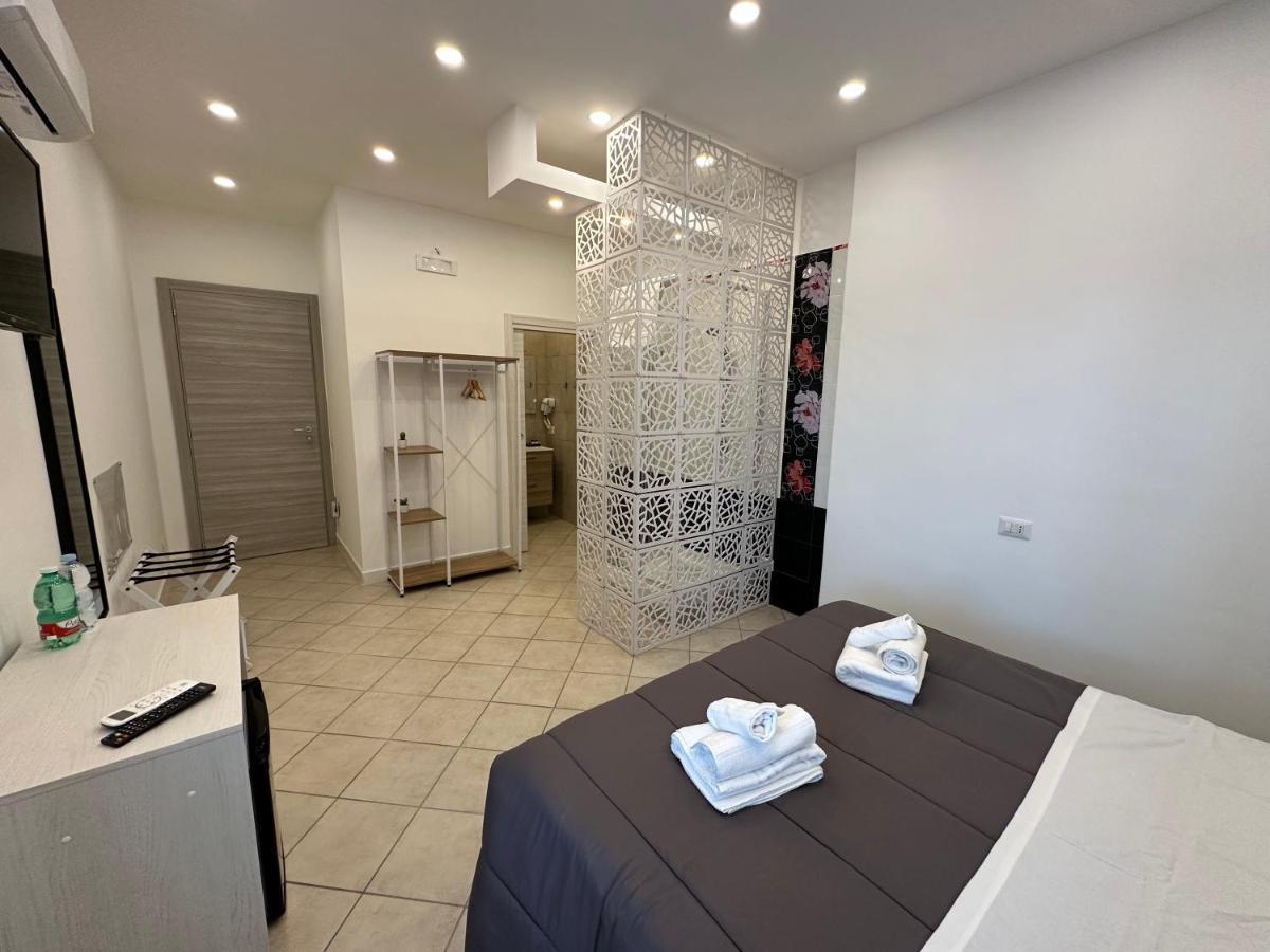 B&B Off Rooms And Relax Napoli Ngoại thất bức ảnh