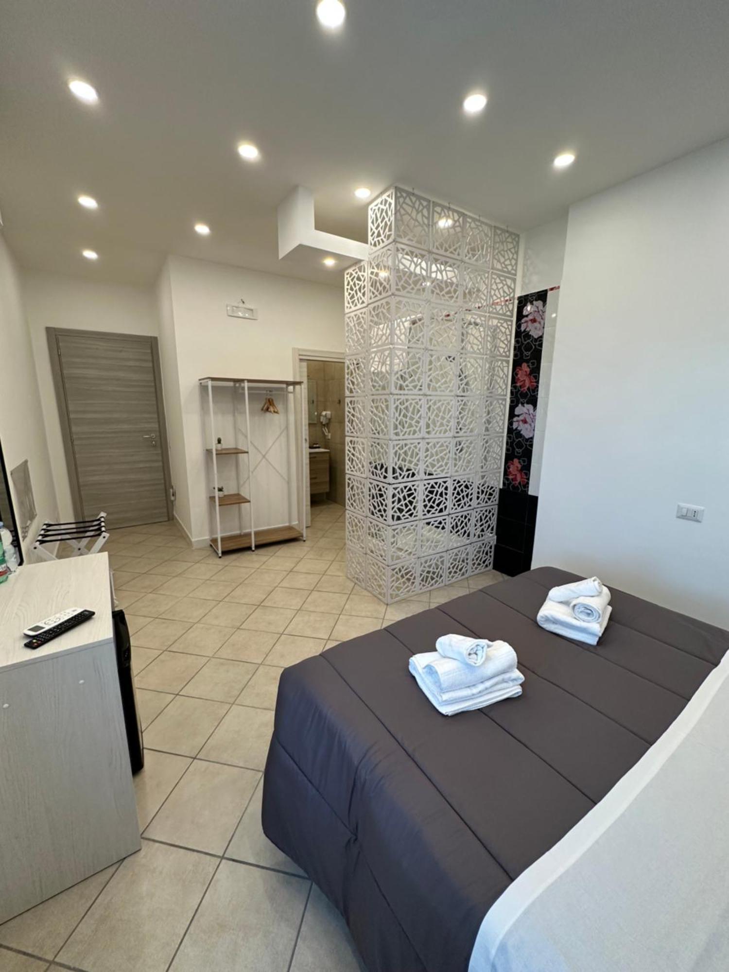 B&B Off Rooms And Relax Napoli Ngoại thất bức ảnh